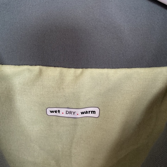 Vintage LULULEMON Fitness Top with Built-in-Bra Size Small - Picture 3 of 10